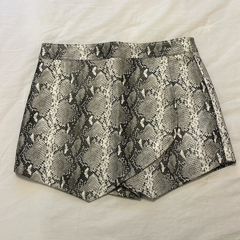 Cloud Ten Faux-Leather Snakeskin Skort